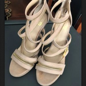 Colin Stuart Stiletto Heel Sz 8 Zipper Gold  BEIGE